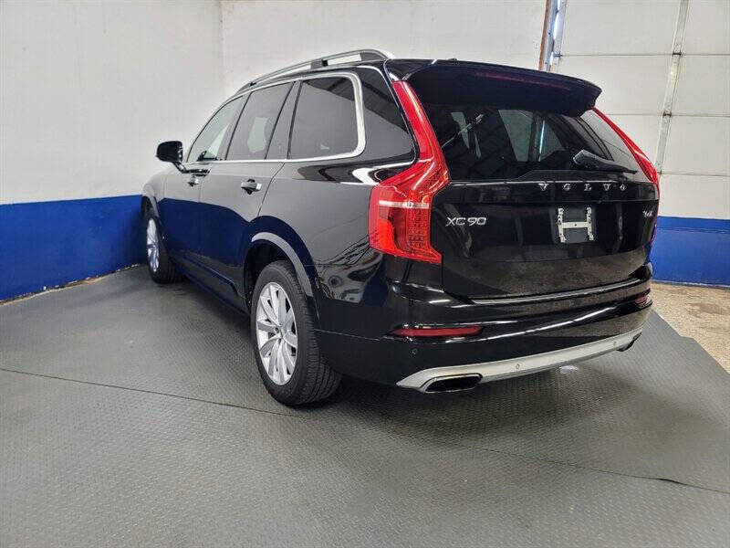 2016 Volvo XC90 T6 Momentum