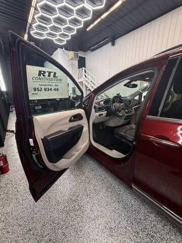 2017 Chrysler Pacifica Touring-L