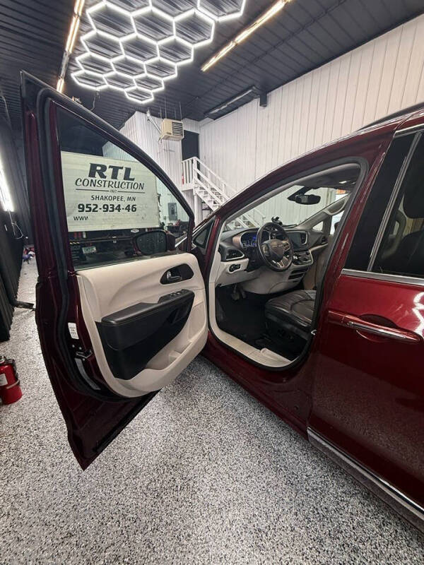 2017 Chrysler Pacifica Touring-L