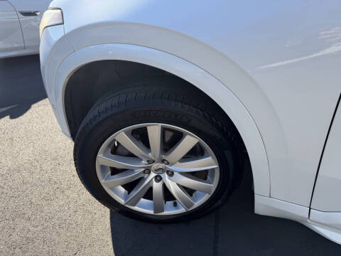 2016 Volvo XC90 T6 Momentum