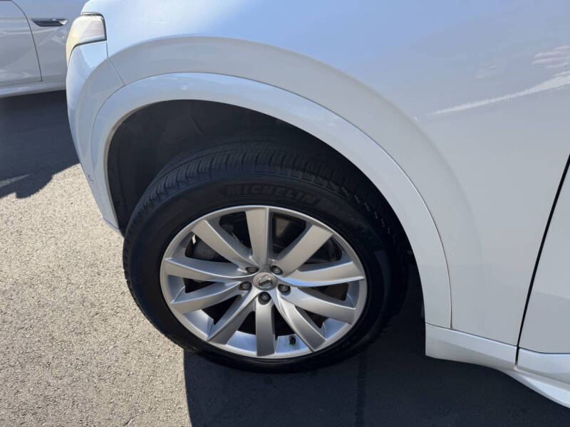 2016 Volvo XC90 T6 Momentum