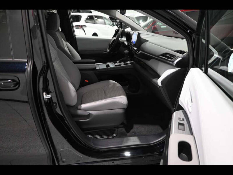 2026 Toyota Sienna LE 8-Passenger