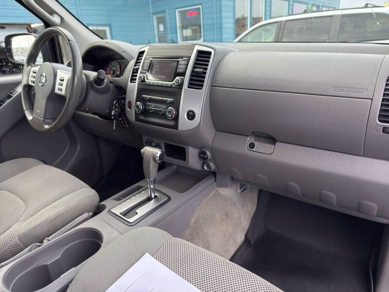 2017 Nissan Frontier SV