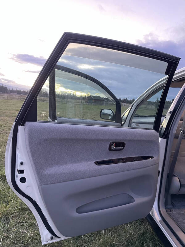 2000 Toyota Nadia