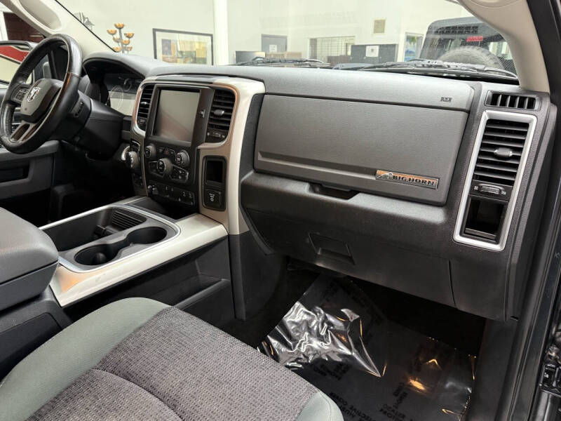 2016 RAM 1500 SLT