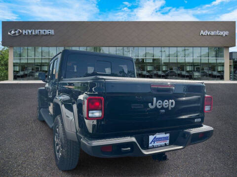 2022 Jeep Gladiator Overland