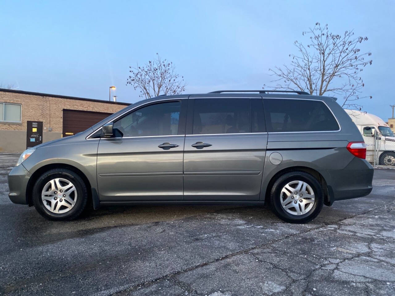 2007 Honda Odyssey for sale at Ideal Cars LLC in Skokie, IL