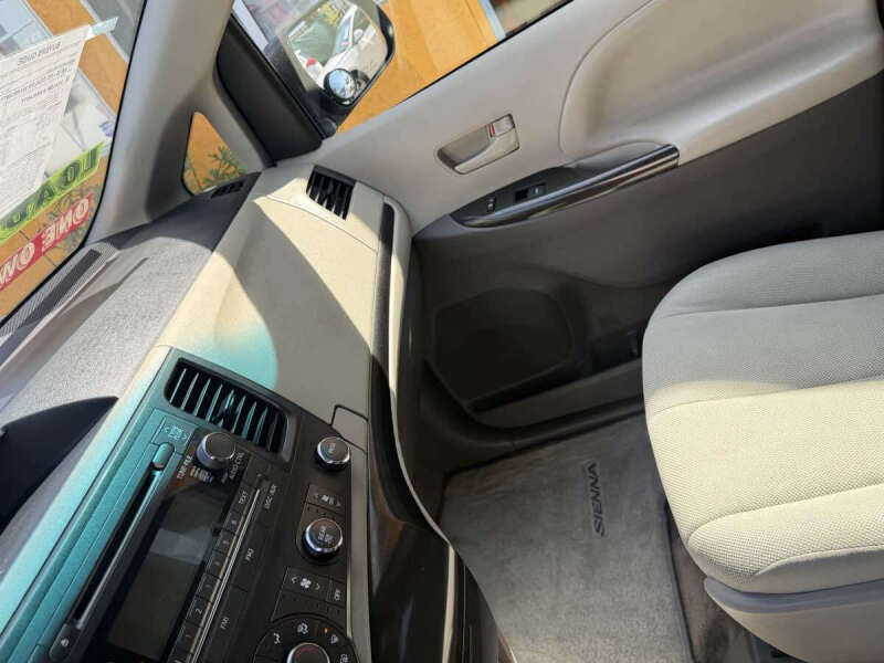 2013 Toyota Sienna L 7-Passenger
