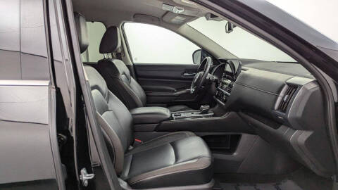 2023 Nissan Pathfinder SL