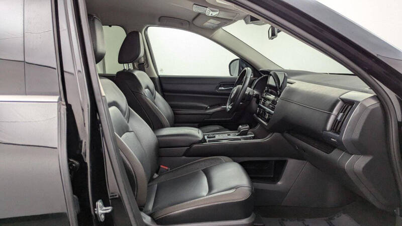 2023 Nissan Pathfinder SL