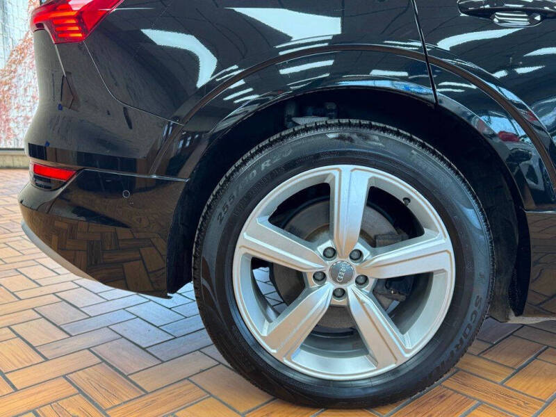 2019 Audi e-tron quattro Prestige