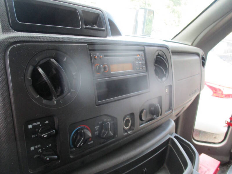 2017 Ford E-Series E-450 SD