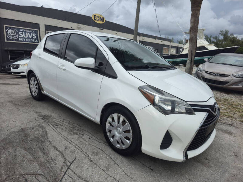 2015 Toyota Yaris 5-Door SE