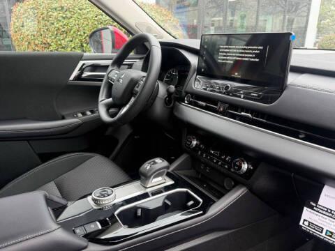2026 Mitsubishi Outlander ES
