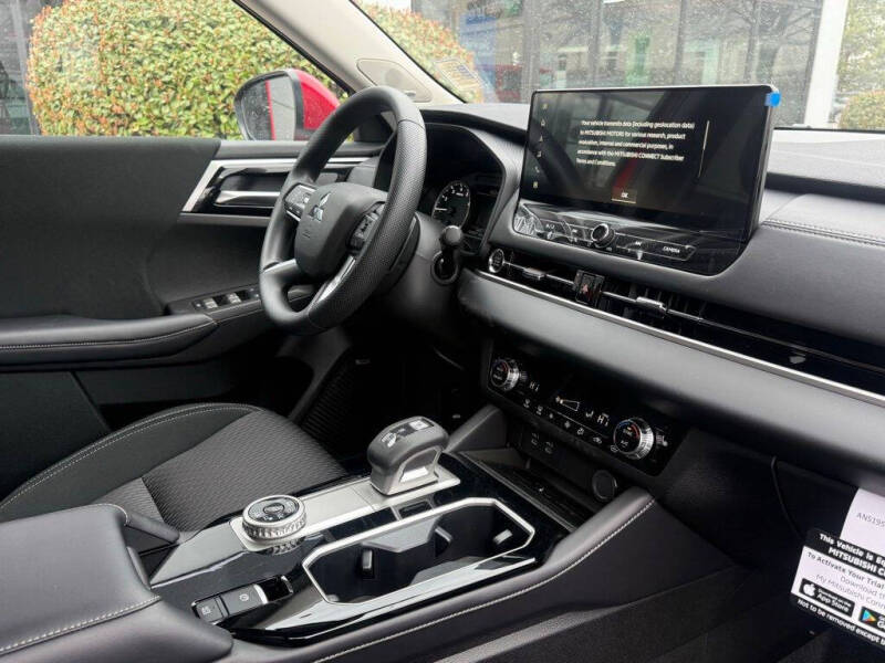 2026 Mitsubishi Outlander ES