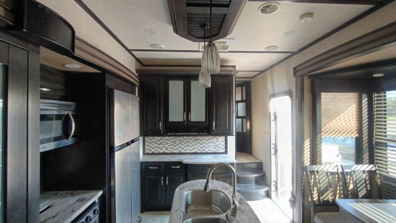 2015 Grand Design RV MOMENTUM 380TH