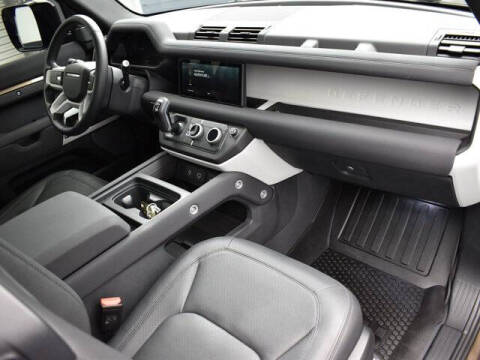 2023 Land Rover Defender 90 SE