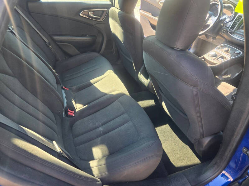 2017 Chrysler 200 LX