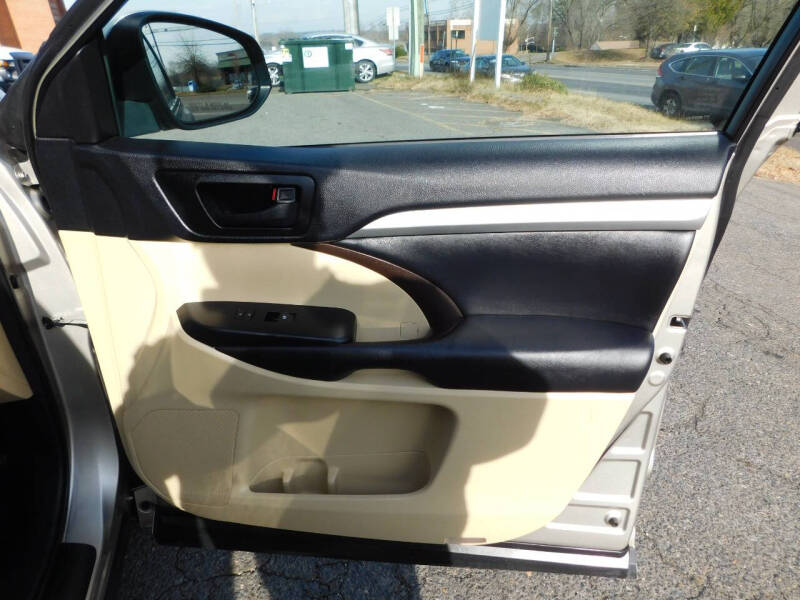 2016 Toyota Highlander LE Plus