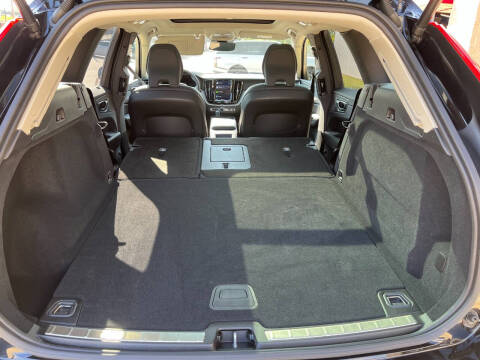 2025 Volvo XC60 B5 Plus Dark Theme