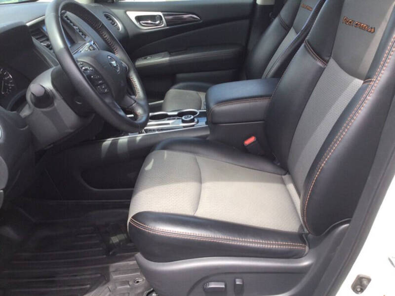 2020 Nissan Pathfinder SV