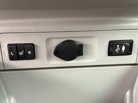 2017 Toyota Prius v Five