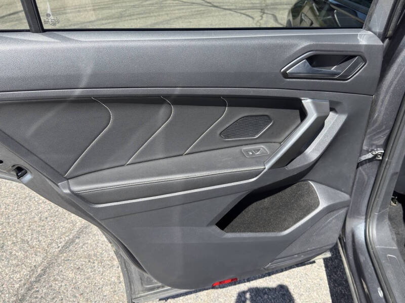 2022 Volkswagen Tiguan SE R-Line Black