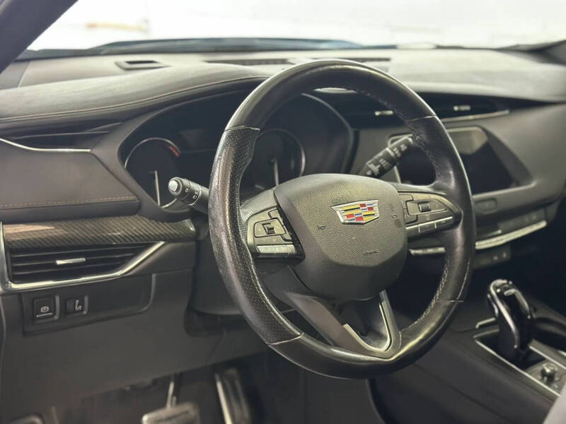 2023 Cadillac XT4 Sport