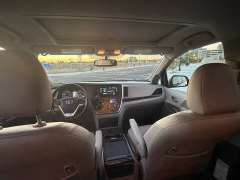 2016 Toyota Sienna XLE 8-Passenger
