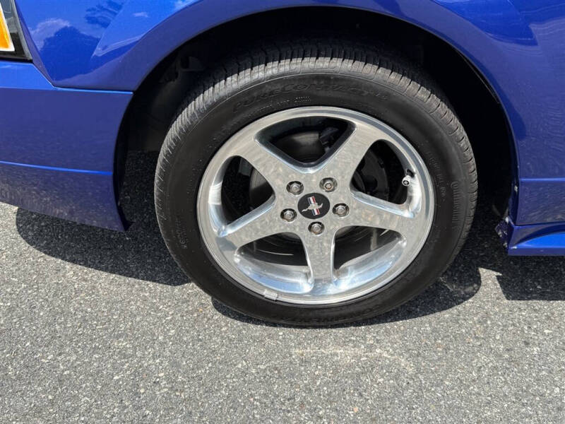 2004 Ford Mustang GT Deluxe