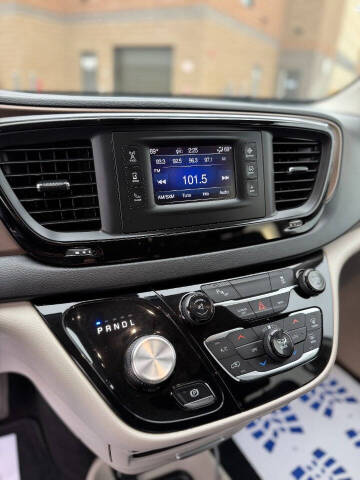 2017 Chrysler Pacifica Touring-L