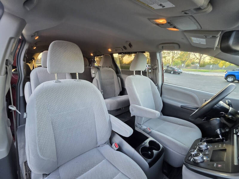 2019 Toyota Sienna LE 8-Passenger