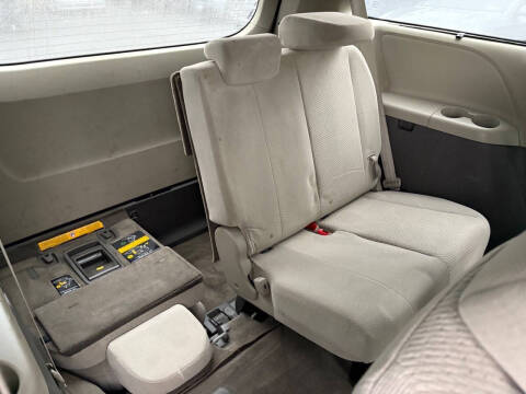 2011 Toyota Sienna LE 7-Passenger