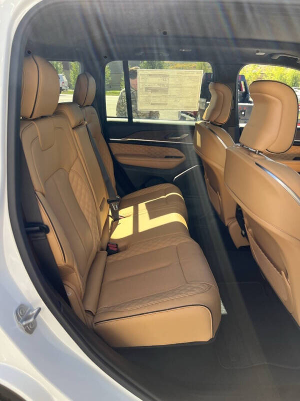 2025 Jeep Grand Cherokee Summit