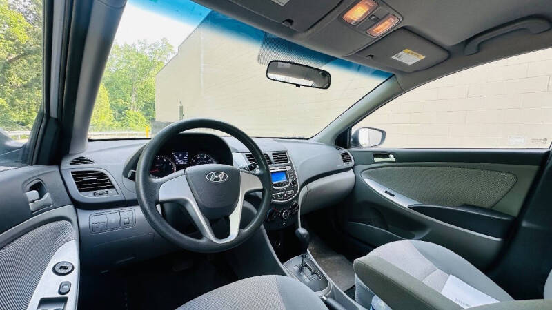 2012 Hyundai Accent GLS