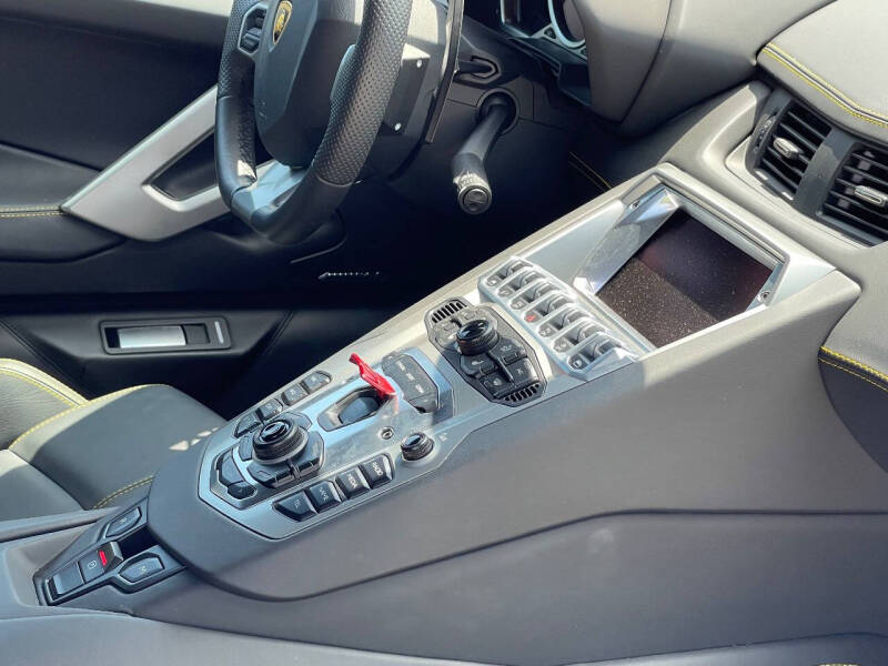 2015 Lamborghini Aventador LP 700-4