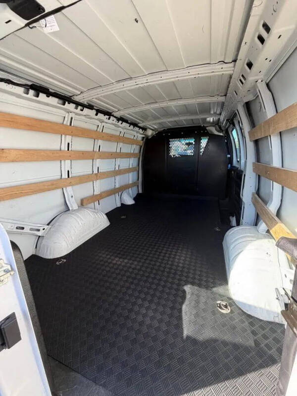 2023 Chevrolet Express 2500