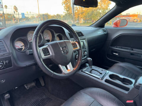 2012 Dodge Challenger R/T Plus