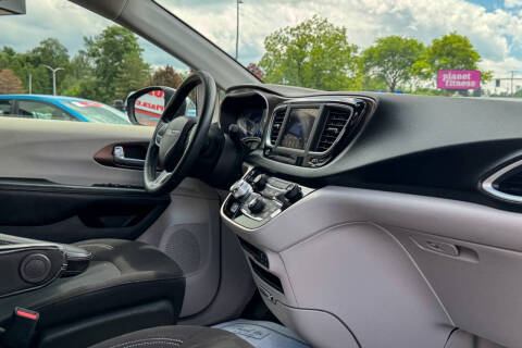 2020 Chrysler Voyager L