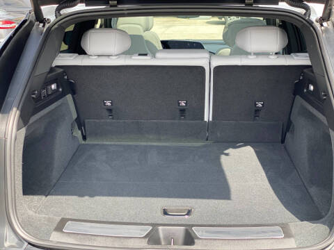 2024 Cadillac LYRIQ Luxury 2