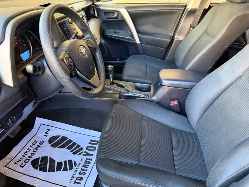 2015 Toyota RAV4 LE - Photo 16