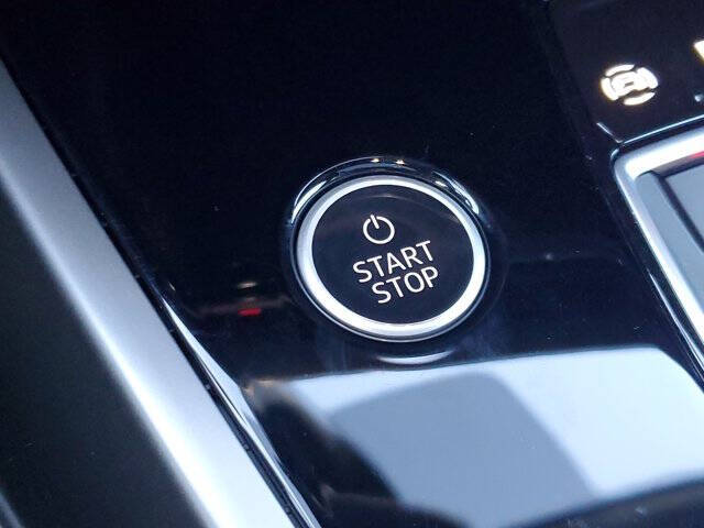 2025 Audi Q4 e-tron quattro Premium 55