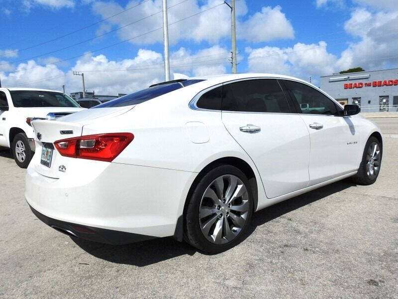 2017 CHEVROLET Malibu Sedan - $17,900