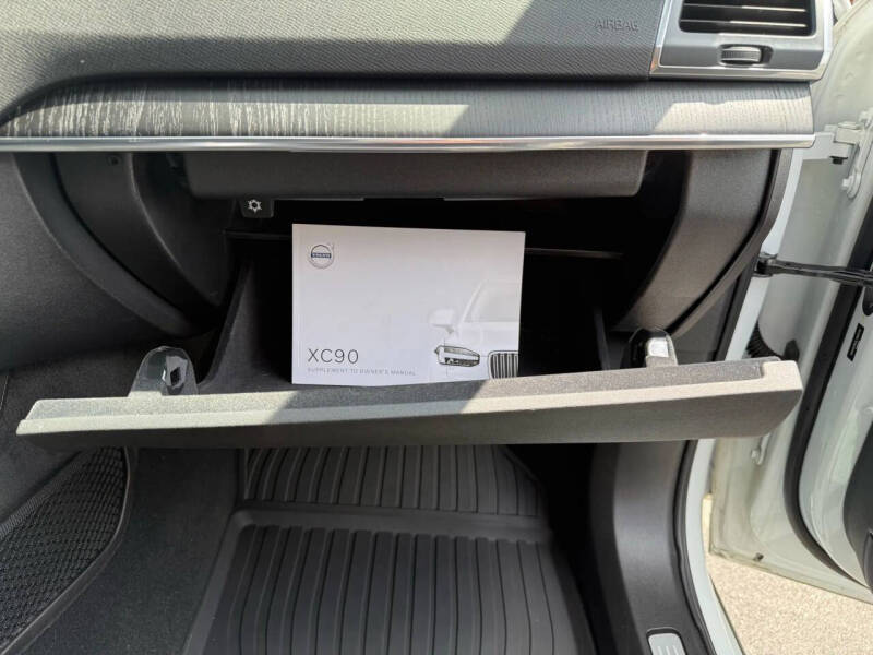 2020 Volvo XC90 T6 Momentum 6-Passenger