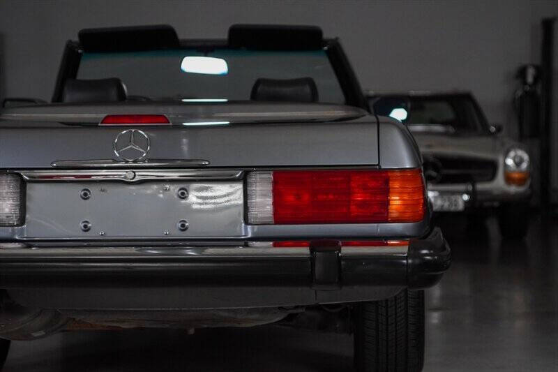 1988 Mercedes-Benz 560-Class 560 SL