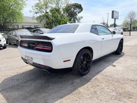 2018 Dodge Challenger SXT Plus
