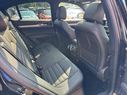 2025 Alfa Romeo Stelvio Intensa