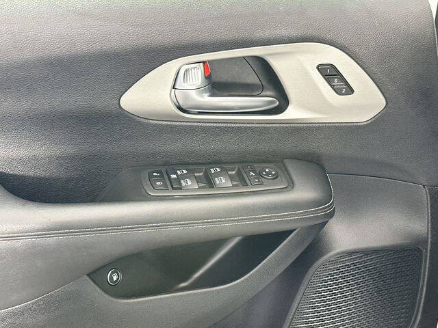 2024 Chrysler Pacifica Plug-In Hybrid Select