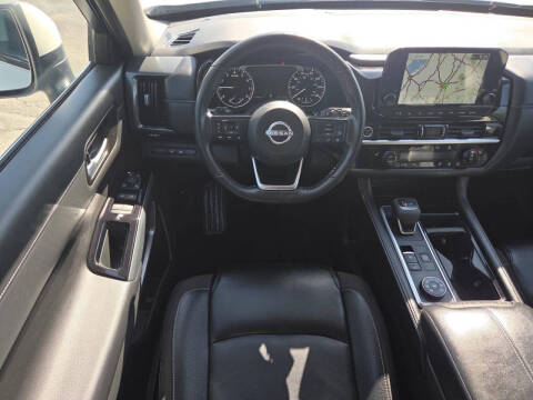 2024 Nissan Pathfinder SL