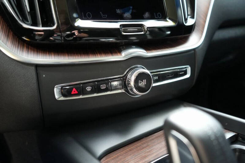 2021 Volvo XC60 Recharge T8 Inscription Expression